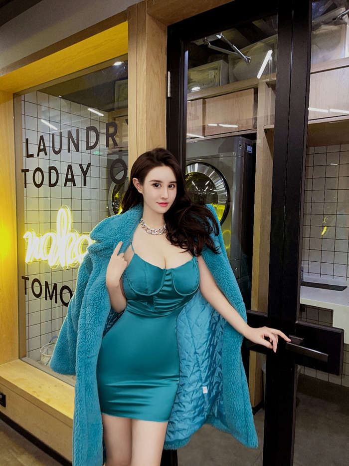 芝加哥伴游大学生